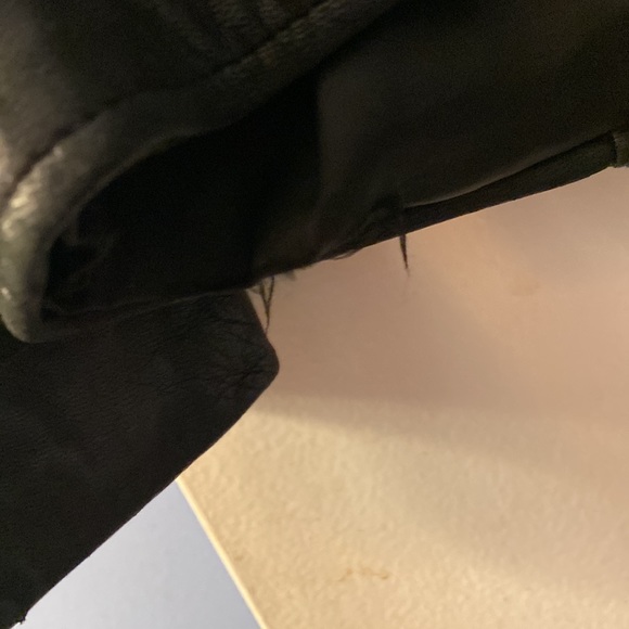 Women’s black leather jacket. Good condition, couple of inside liner frays. - Picture 4 of 4